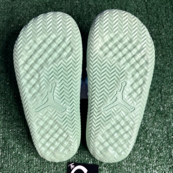 J. Balvin x Jordan Super Play Slide - Picture 3 of 5